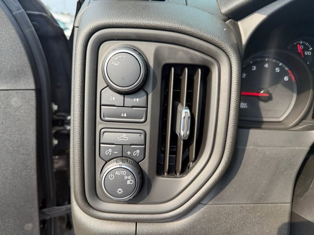 2021 Chevrolet Silverado 2500HD Custom photo 9