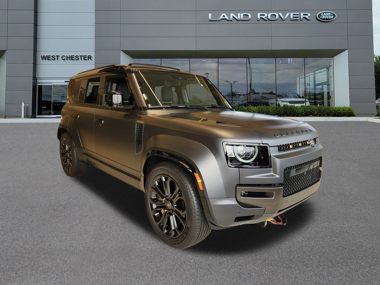 2025 Land Rover Defender 110 V8 photo 2