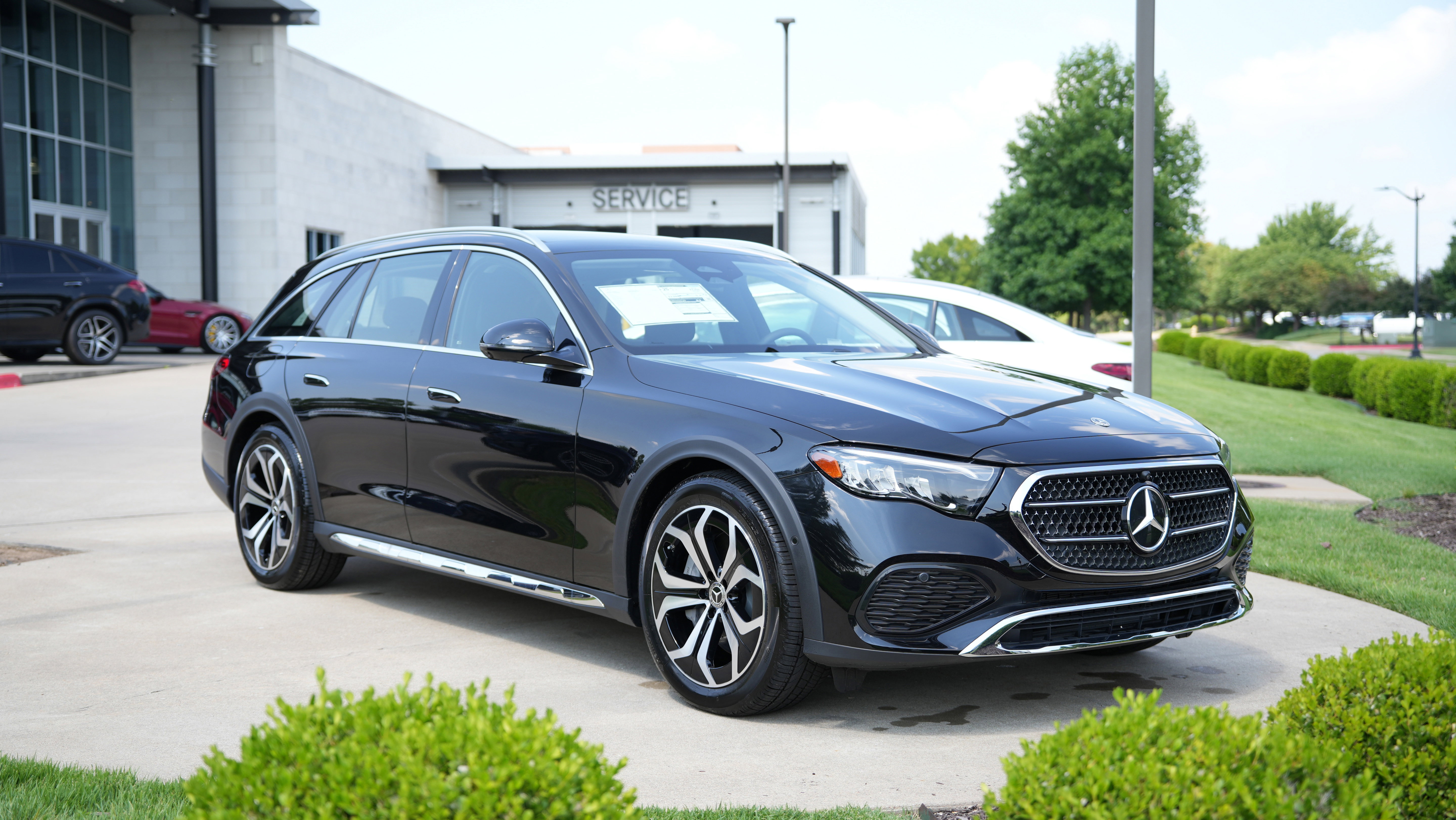 2025 Mercedes-Benz E-Class E450 All-Terrain's photo