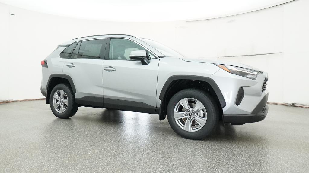 2025 Toyota RAV4 XLE photo 28