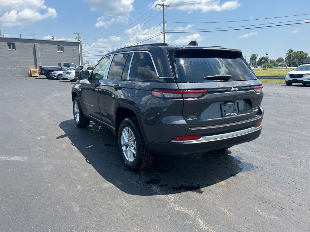 2025 Jeep Grand Cherokee Laredo photo 4