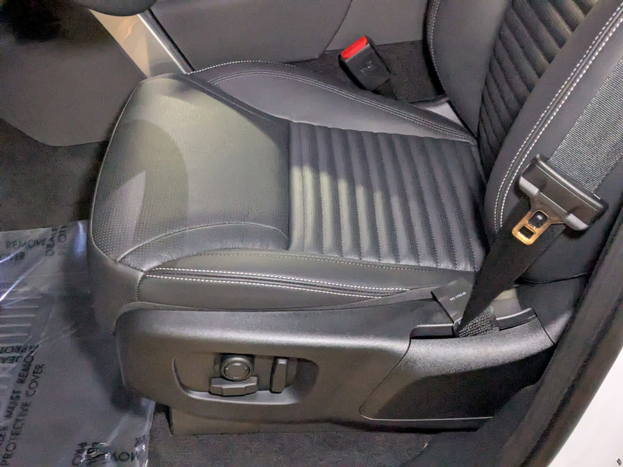 2025 Land Rover Discovery S photo 4