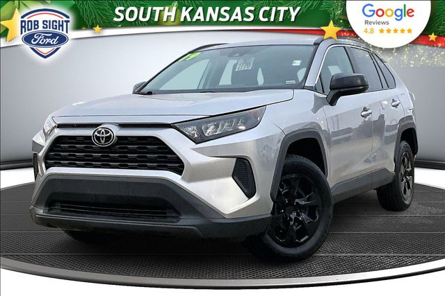 2019 Toyota RAV4 LE's photo