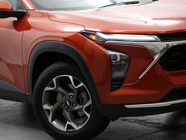 2024 Chevrolet Trax LT photo 3
