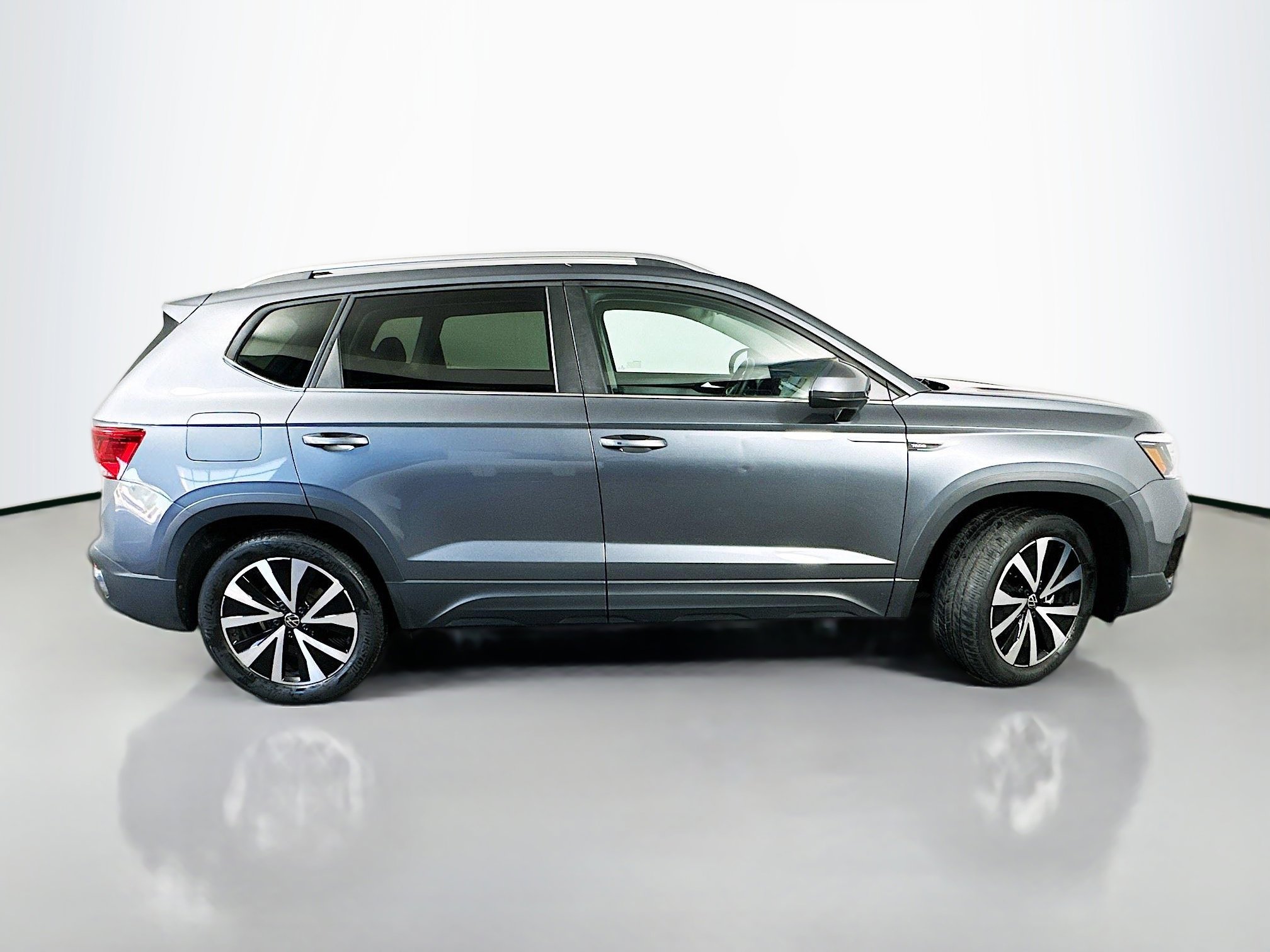 2023 Volkswagen Taos SE photo 6