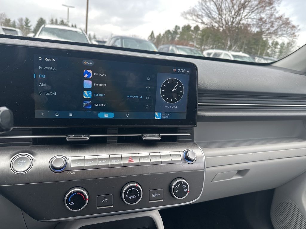 2025 Hyundai Kona SE photo 2