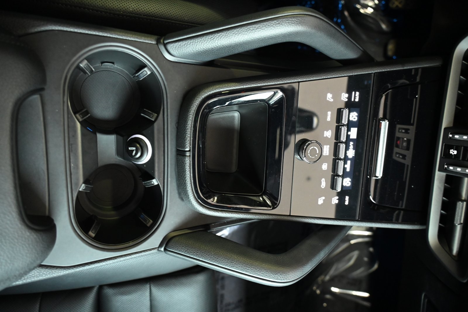 2024 Porsche Cayenne Base photo 13
