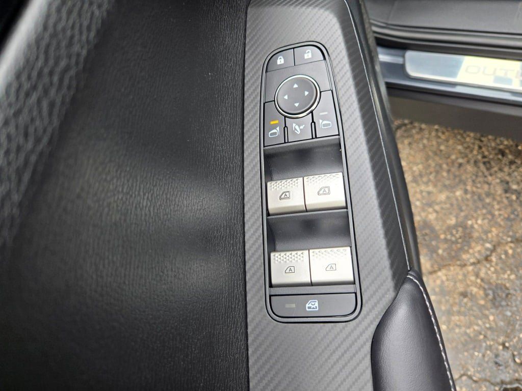 2025 Mitsubishi Outlander SE photo 25