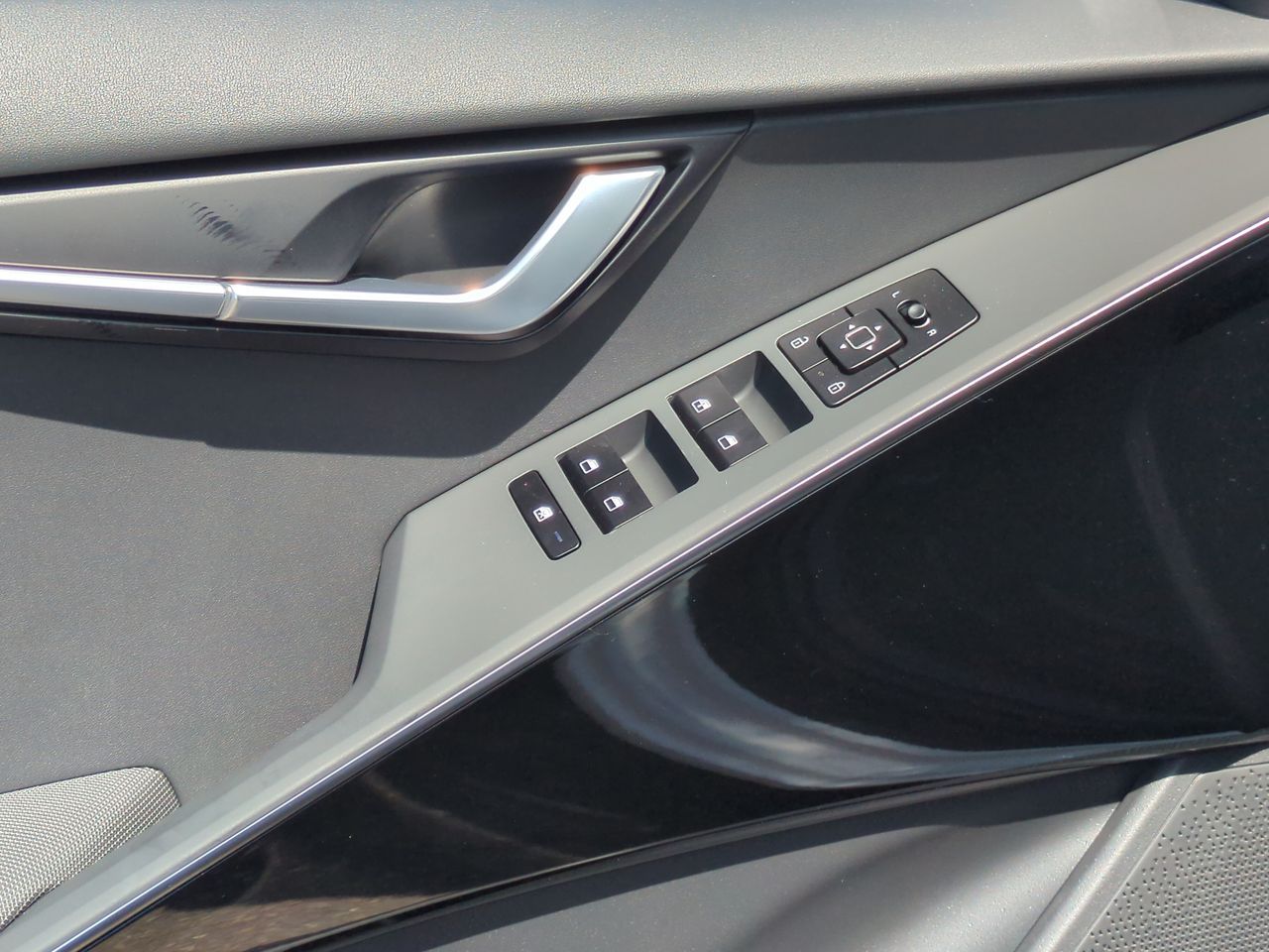 2025 Kia Niro Plug-In Hybrid EX photo 19