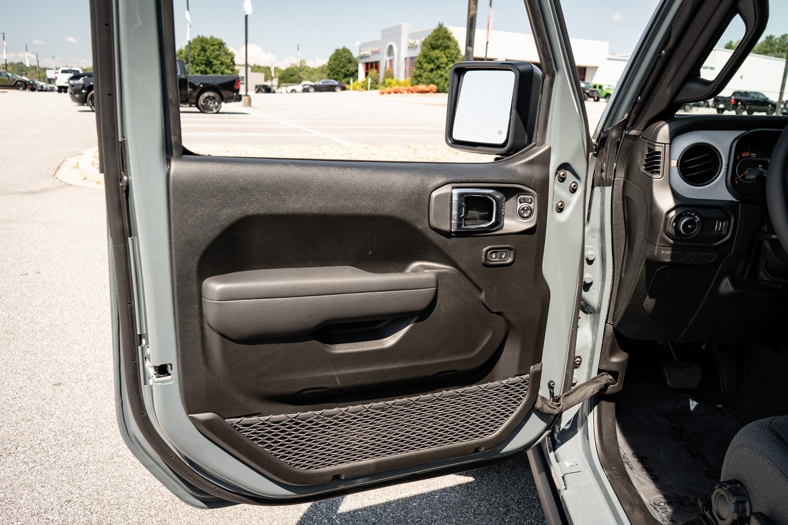 2025 Jeep Wrangler Willys photo 16