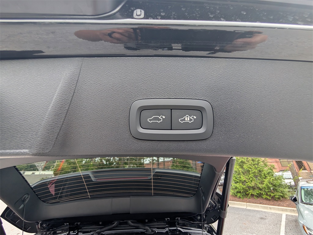 2026 Volvo XC40 AWD photo 3