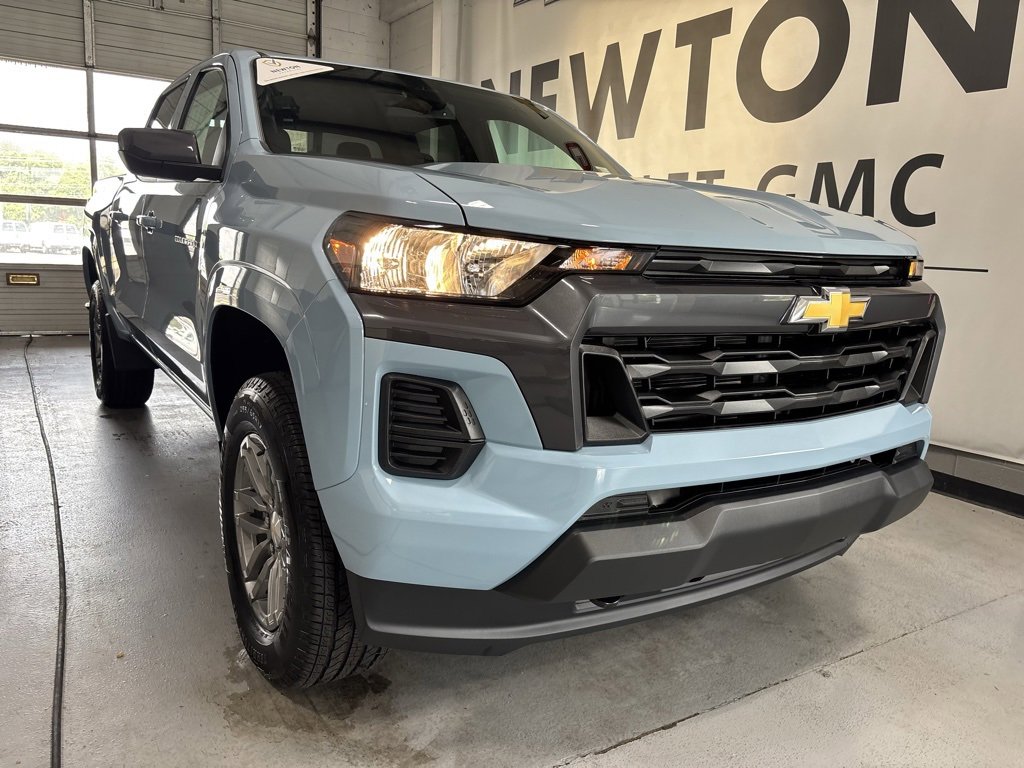 2025 Chevrolet Colorado Work Truck LT photo 30