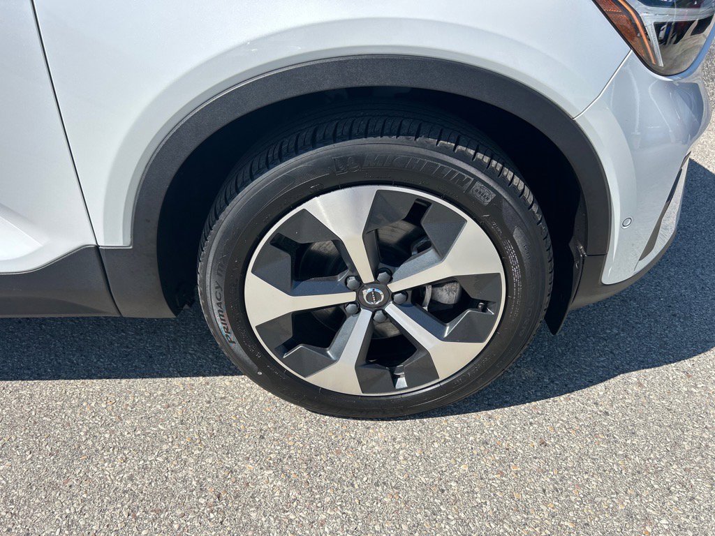 2023 Volvo XC40 Plus photo 9