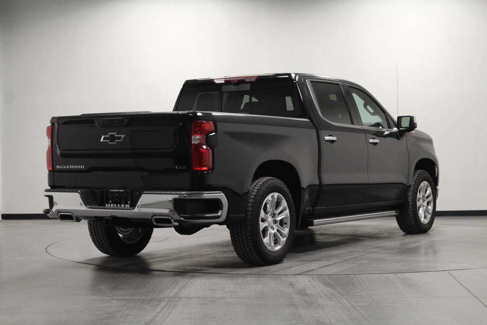 2024 Chevrolet Silverado 1500 LTZ photo 3
