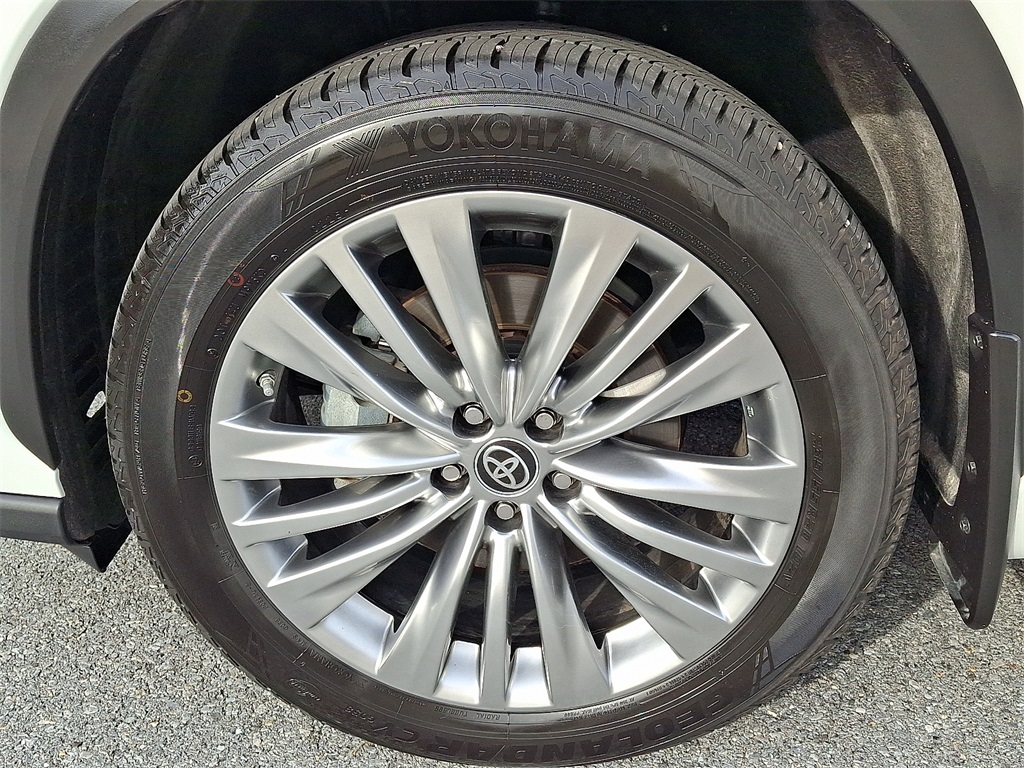 2023 Toyota Highlander Platinum photo 25
