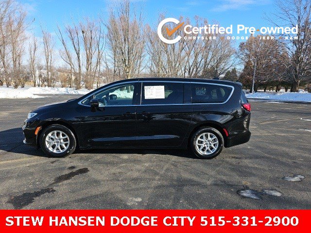 2024 Chrysler Pacifica Touring L's photo