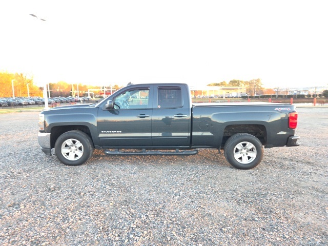 2017 Chevrolet Silverado 1500 LT photo 3