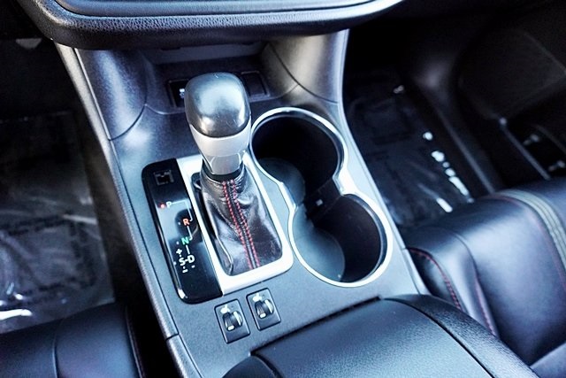 Used 2019  Toyota SE image 33