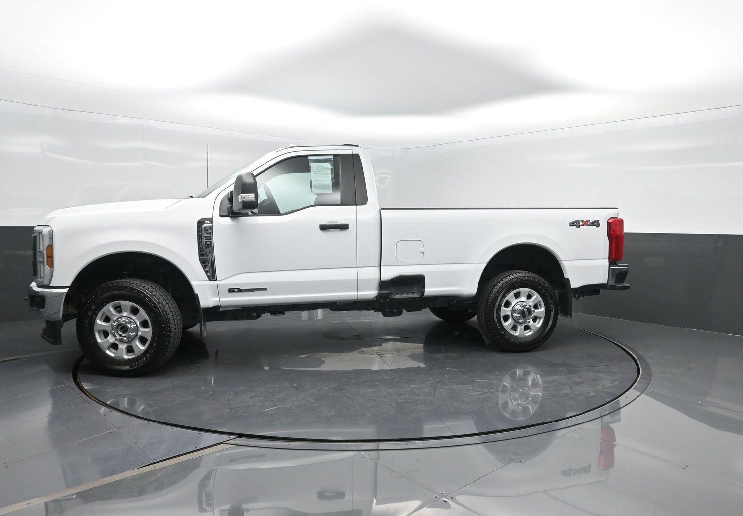 2024 Ford F-350 Super Duty XL's photo