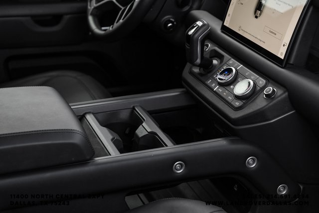 2025 Land Rover Defender 110 X-Dynamic SE photo 24