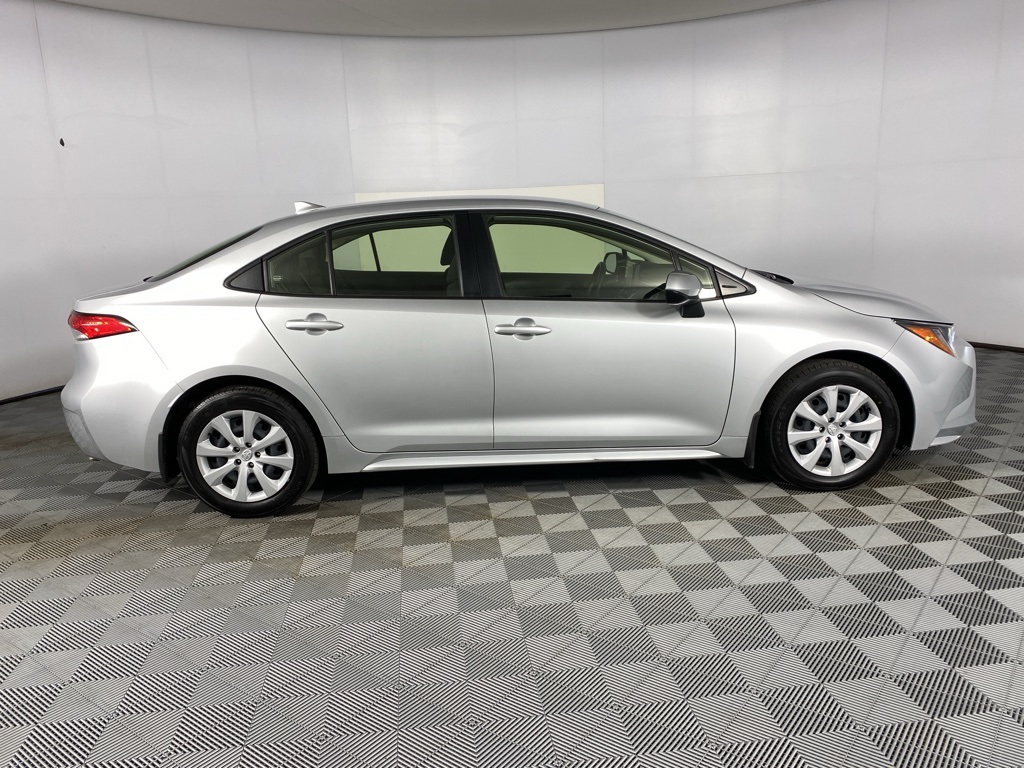 2022 Toyota Corolla LE photo 18