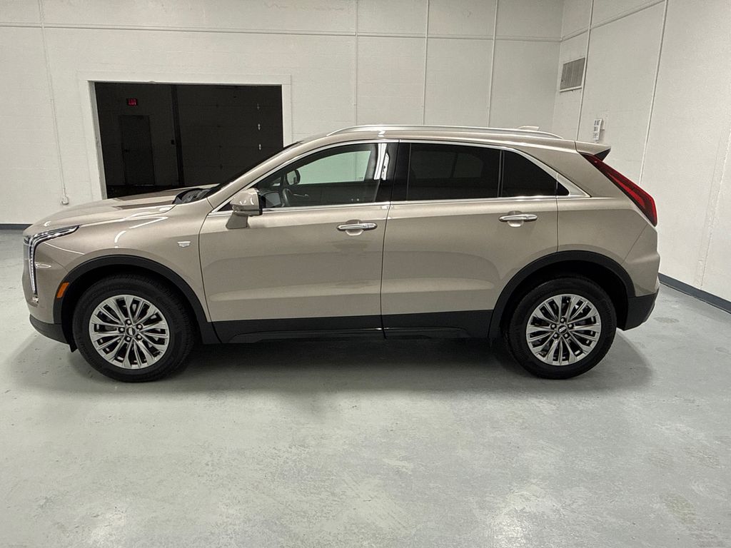 2025 Cadillac XT4 Premium Luxury photo 4