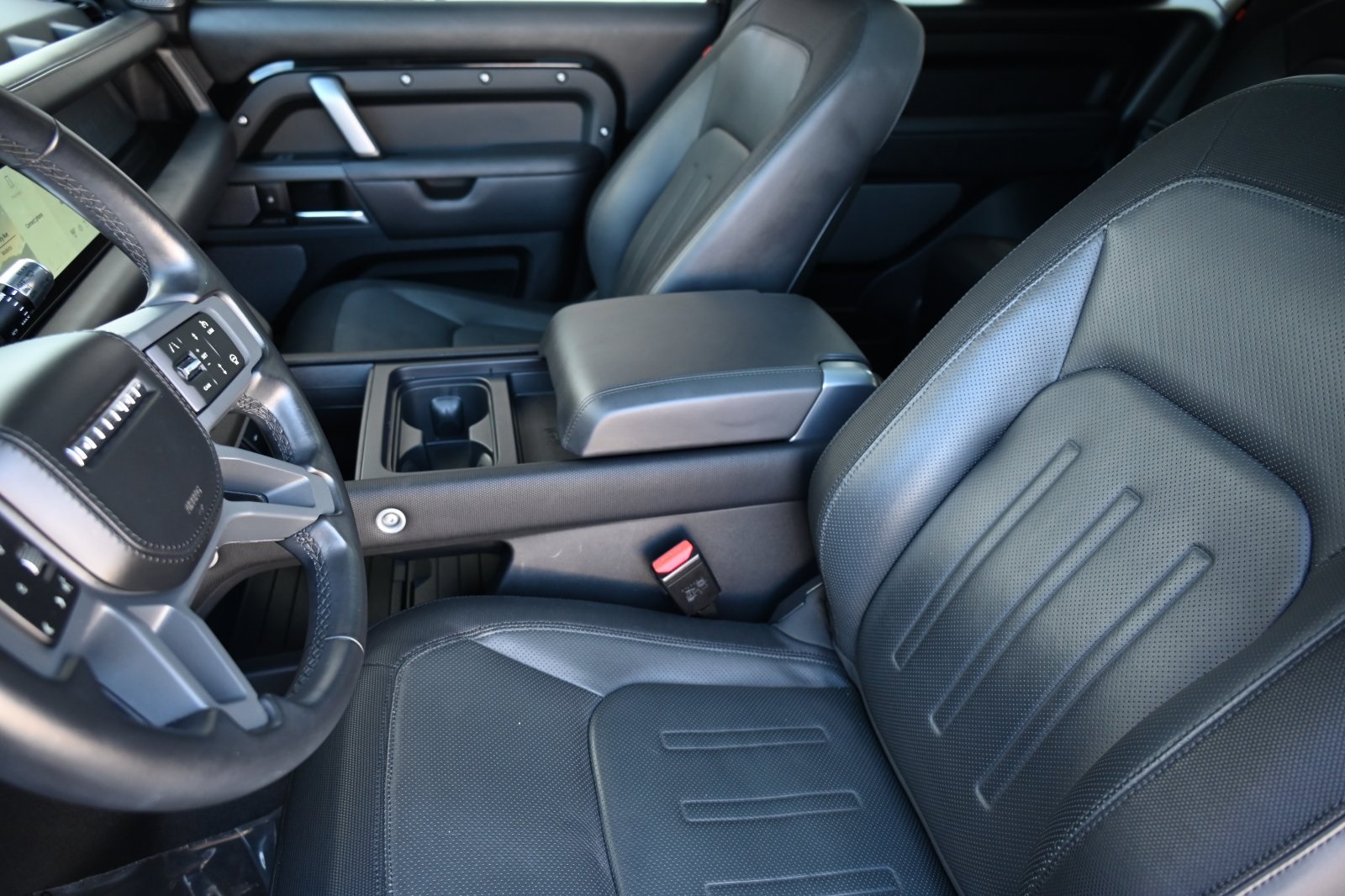 2022 Land Rover Defender 90 X-Dynamic HSE photo 9