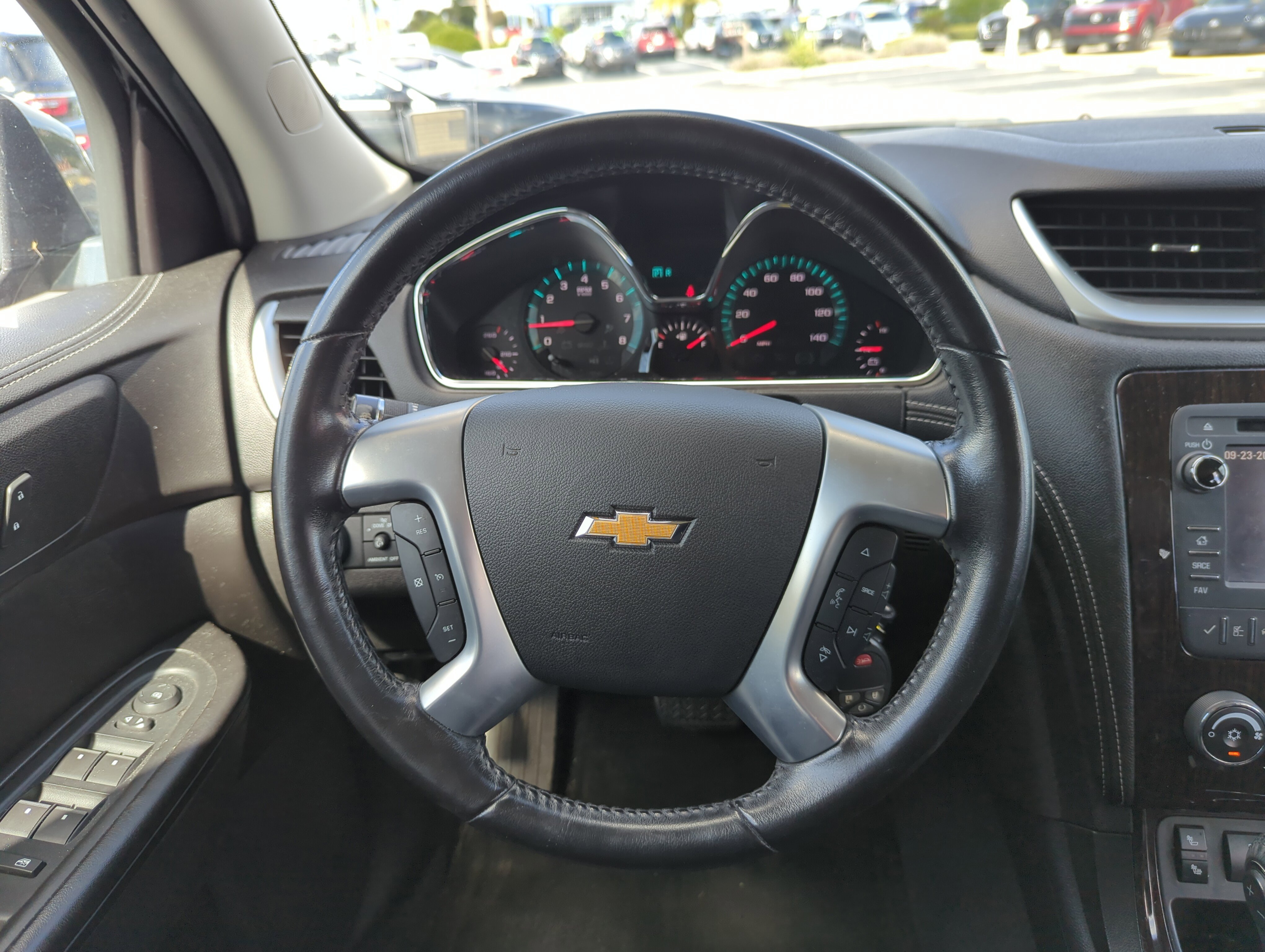 2017 Chevrolet Traverse 1LT photo 3
