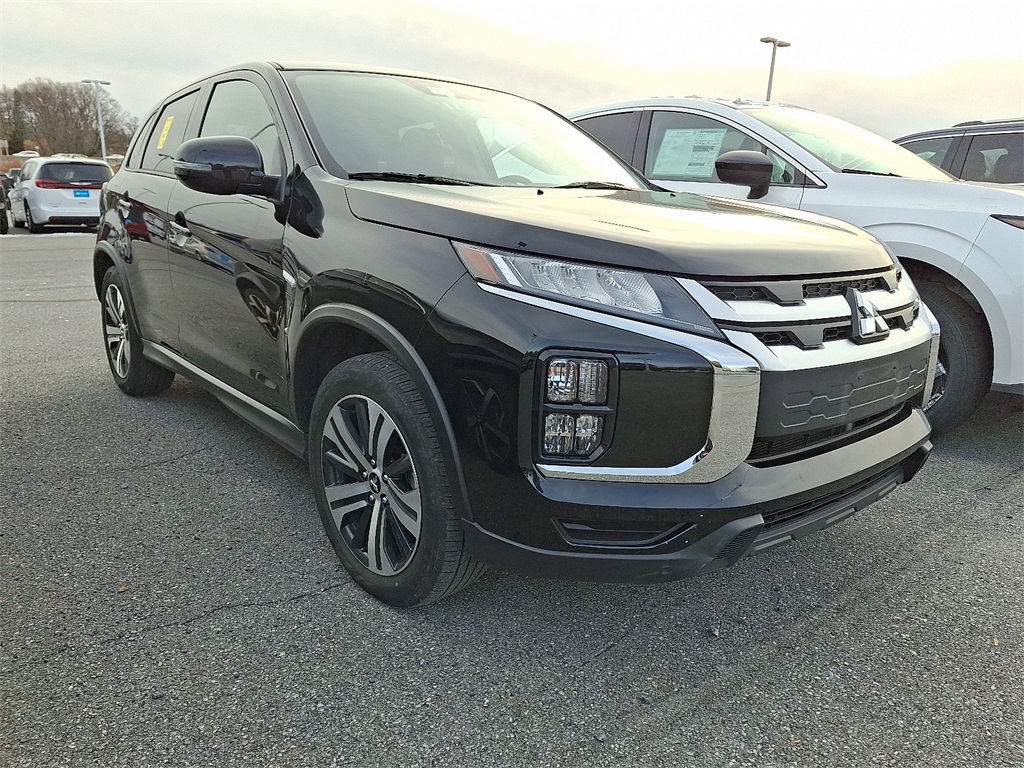 2024 Mitsubishi Outlander Sport SE's photo