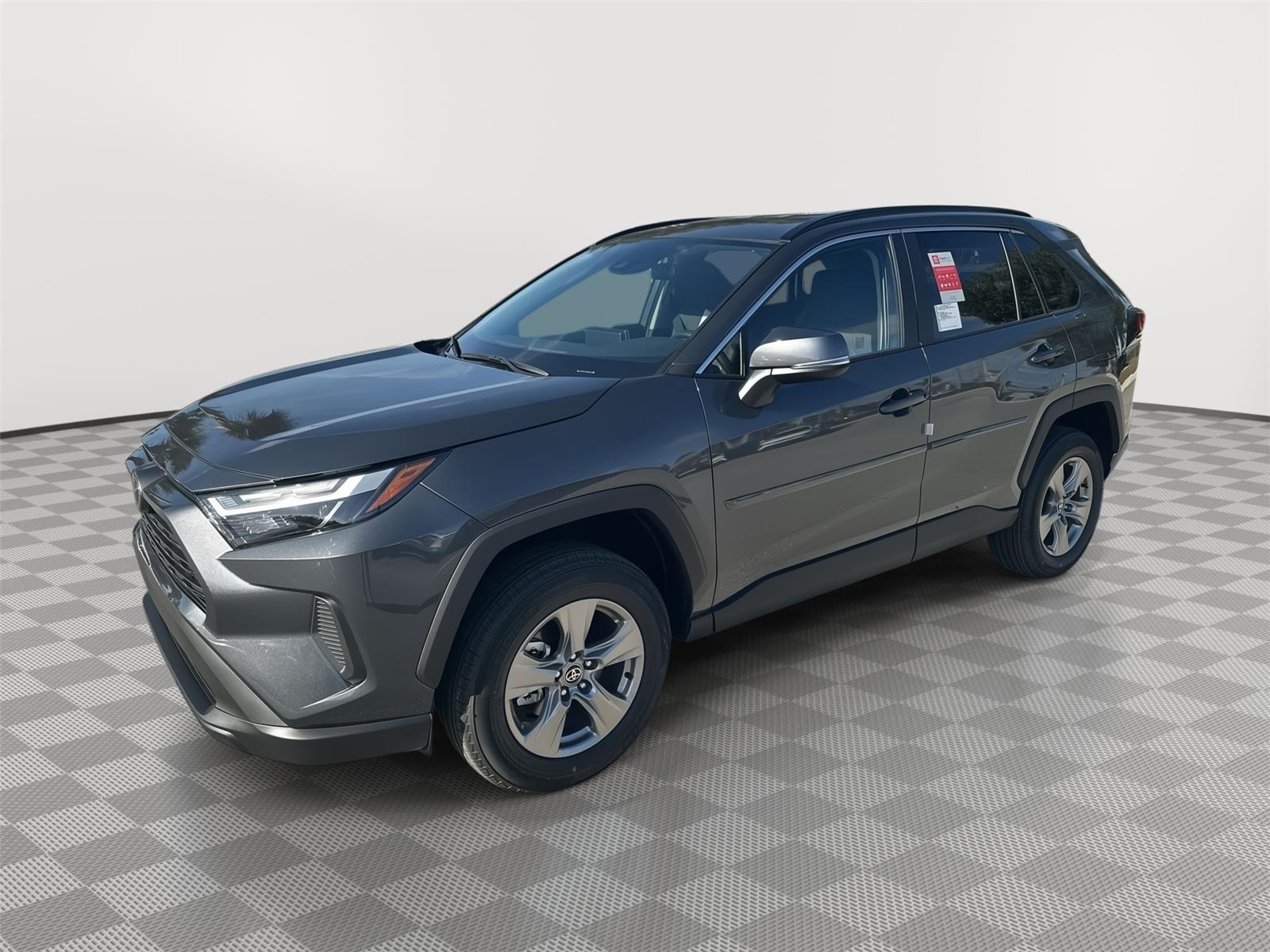 2025 Toyota RAV4 XLE's photo