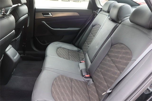 2017 Hyundai Sonata Sport 2.0T photo 4