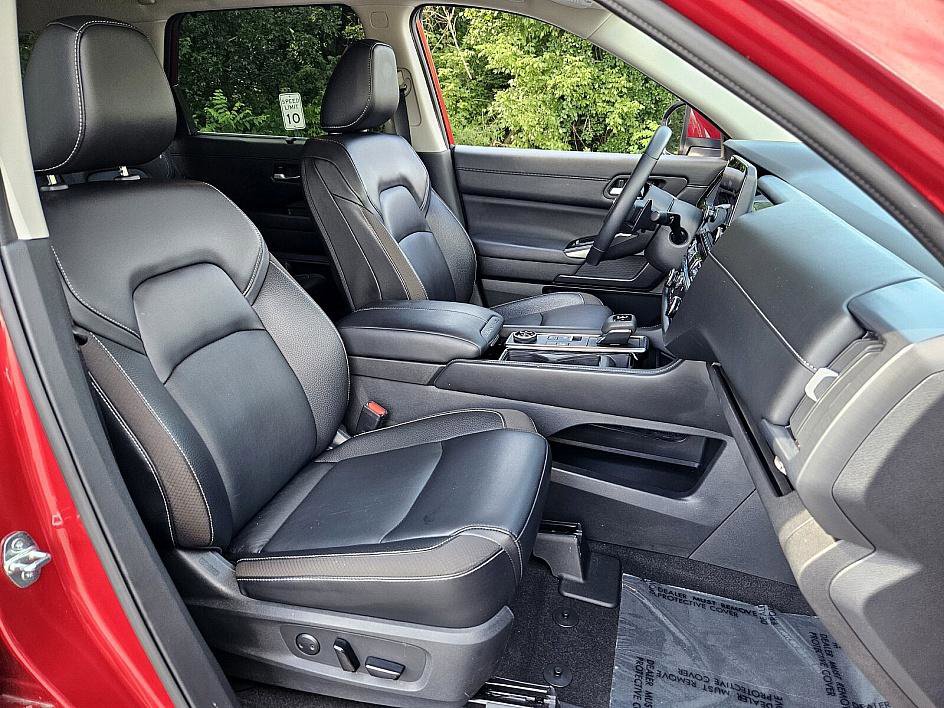 2023 Nissan Pathfinder SL photo 14
