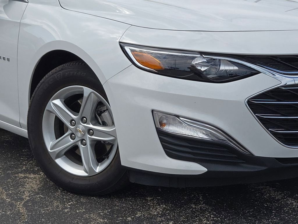 2025 Chevrolet Malibu LS photo 3