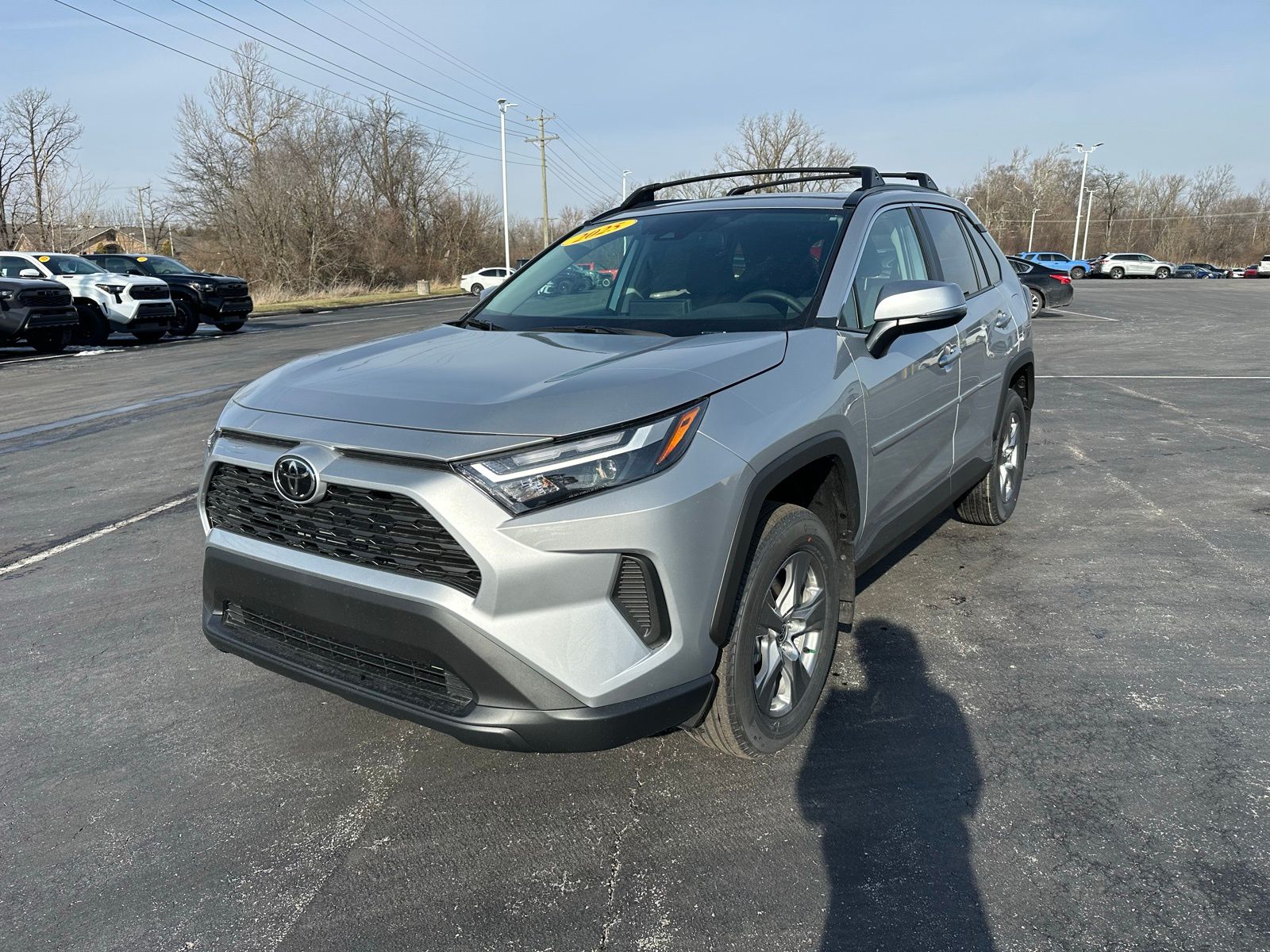 2025 Toyota RAV4 XLE's photo