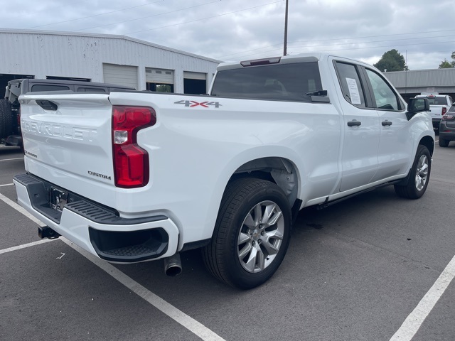 2020 Chevrolet Silverado 1500 Custom photo 3