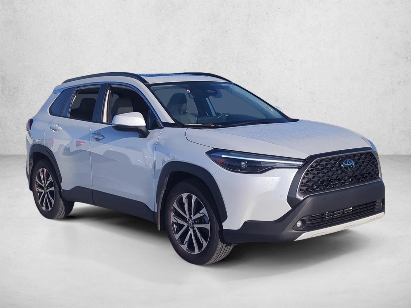 2024 Toyota Corolla Cross XLE photo 3