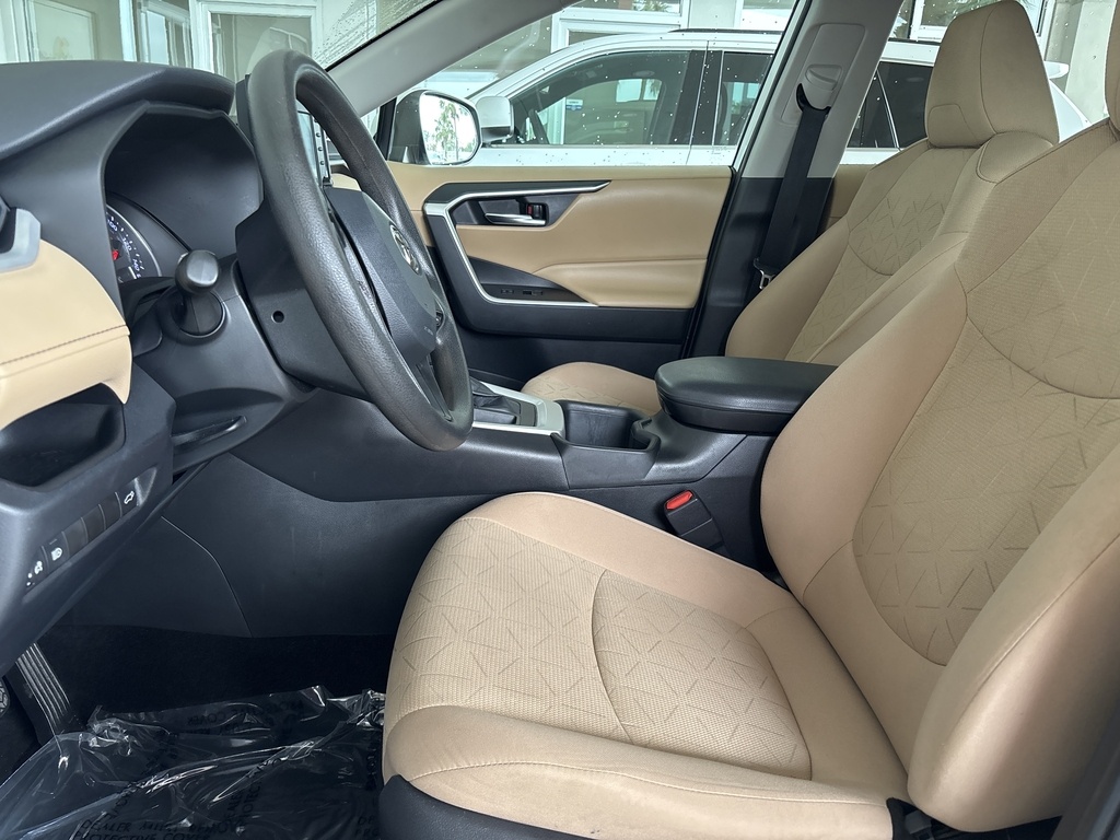 2022 Toyota RAV4 XLE photo 17