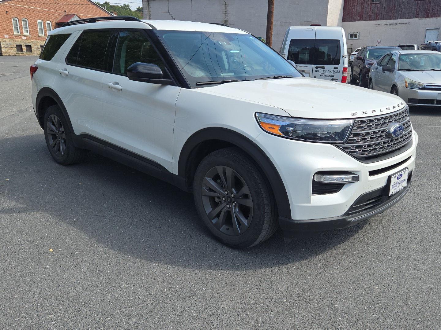 2022 Ford Explorer XLT photo 2