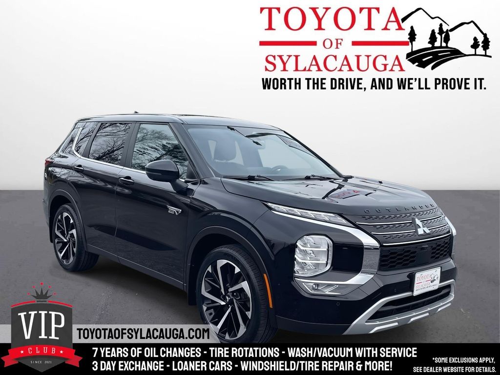 2024 Mitsubishi Outlander Plug-in Hybrid SE's photo