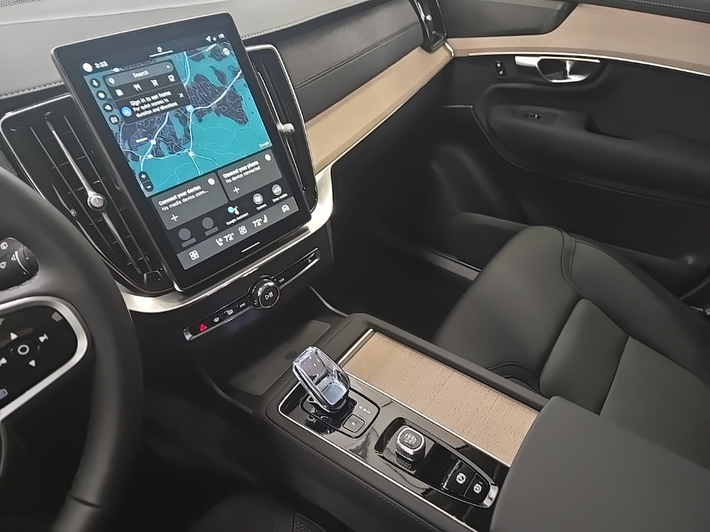 2026 Volvo XC90 Plus photo 11