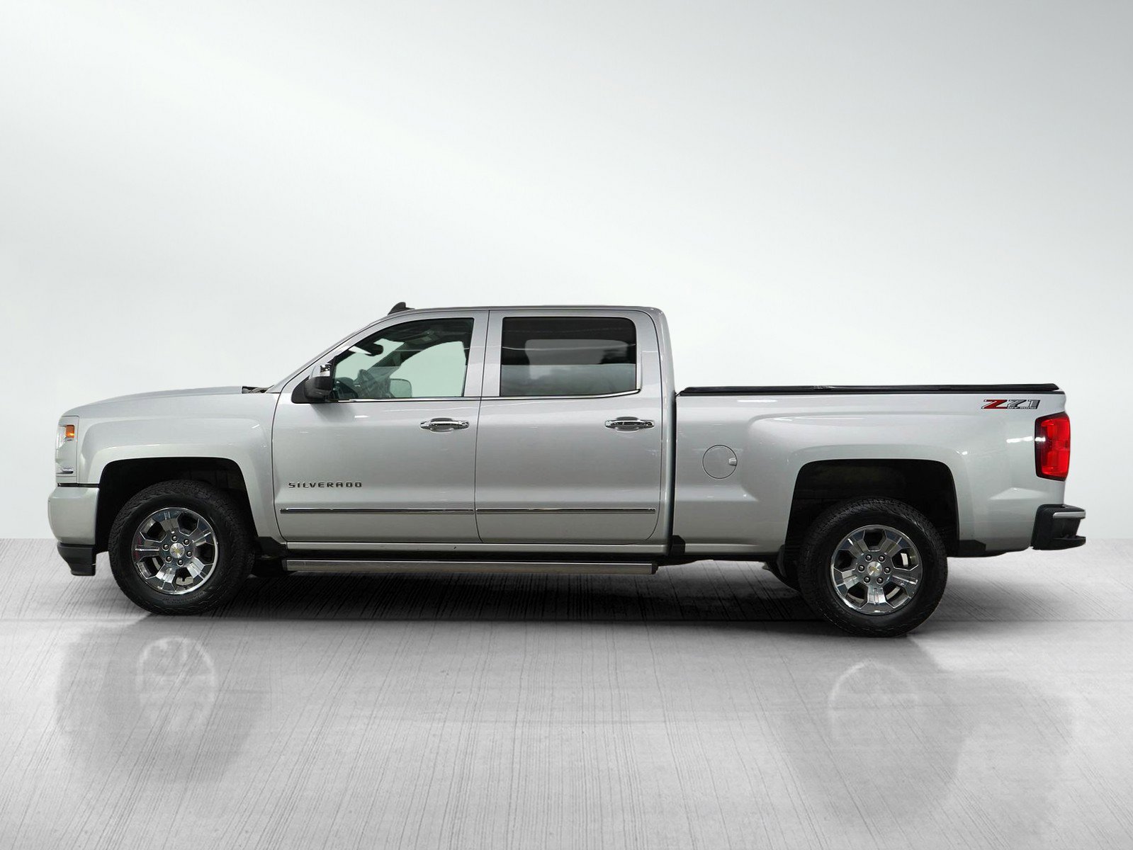 Used 2018 Chevrolet Silverado 1500 LTZ with VIN 3GCUKSEC6JG156566 for sale in White Bear Lake, Minnesota