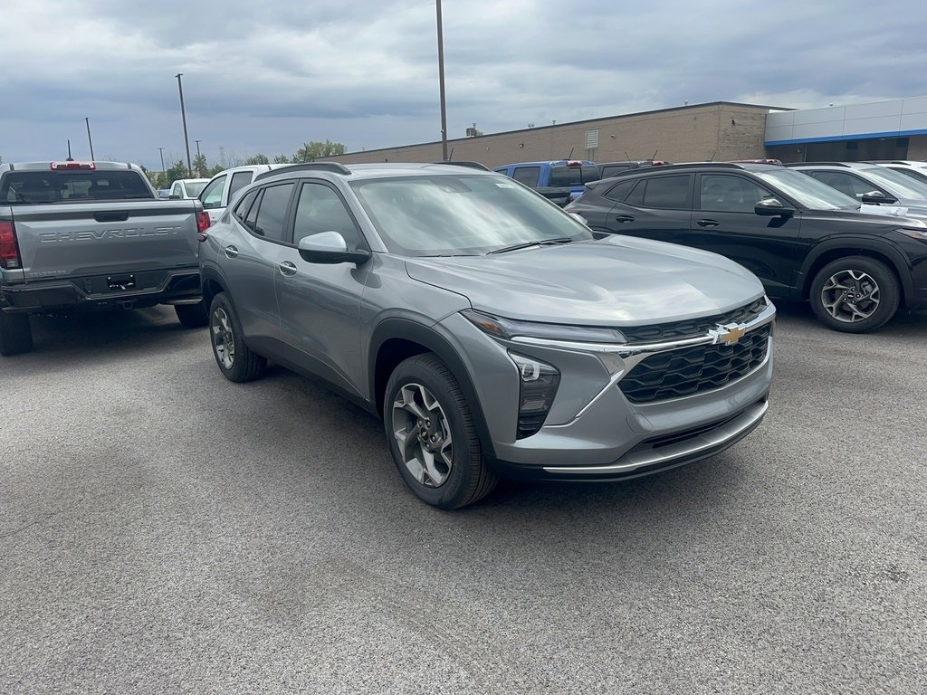 2025 Chevrolet Trax LT photo 3