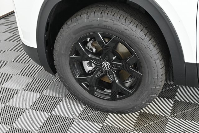 2025 Volkswagen Atlas Peak Edition SE photo 3