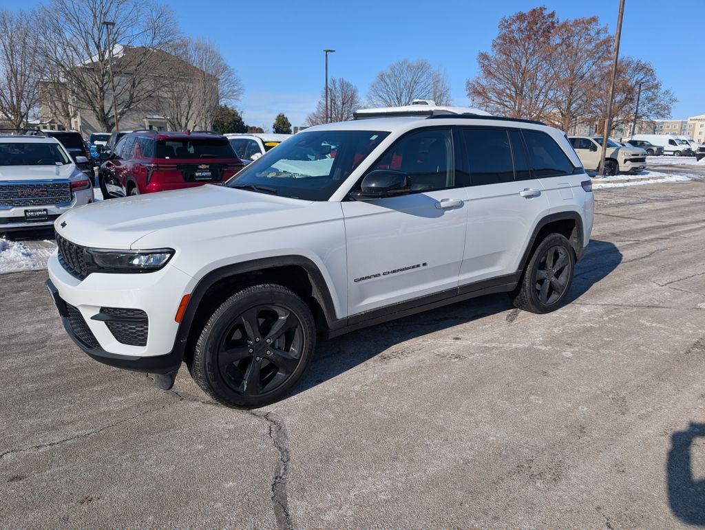 2023 Jeep Grand Cherokee Altitude's photo