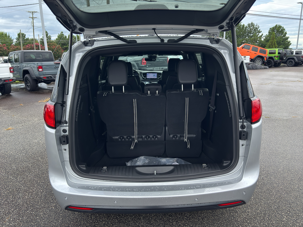 2026 Chrysler Voyager LX photo 7