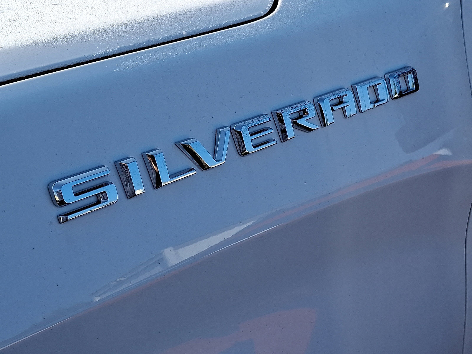 2026 Chevrolet Silverado 1500 LT photo 2