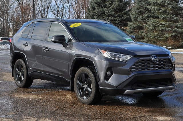 2020 Toyota RAV4 XSE's photo