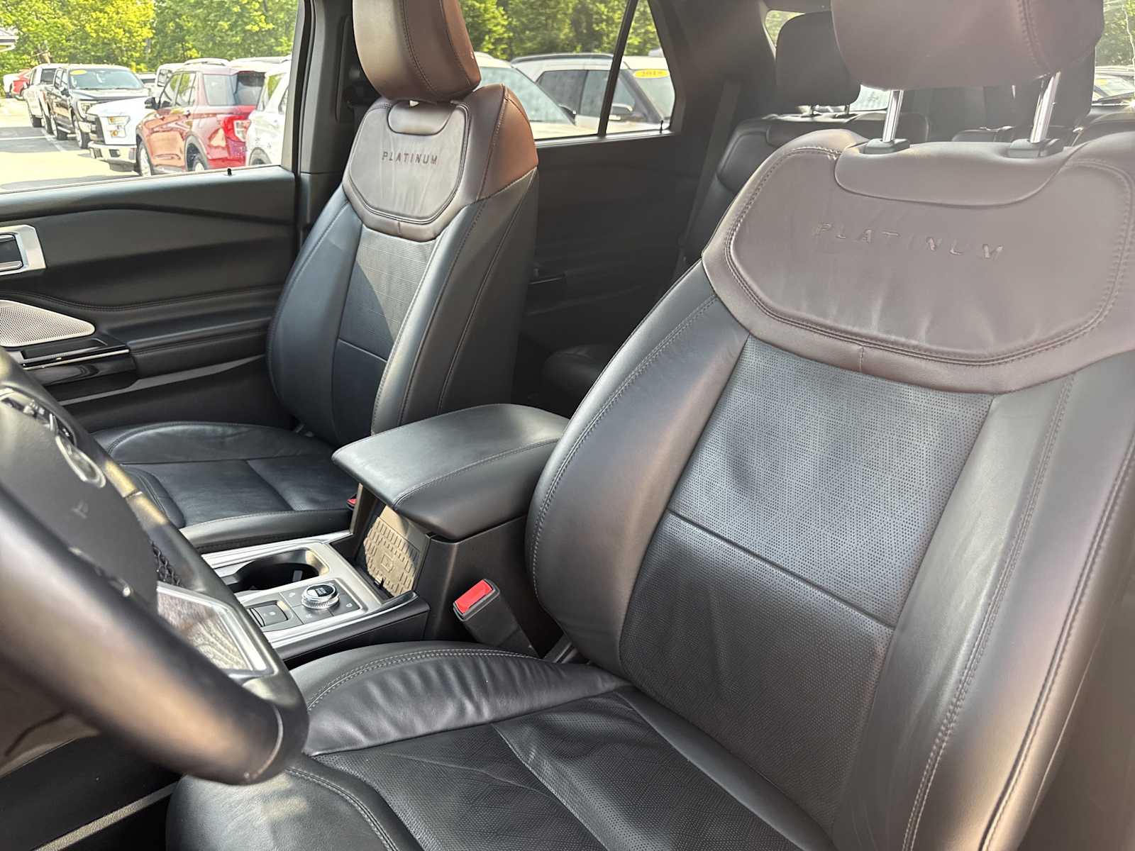 2022 Ford Explorer Platinum photo 32