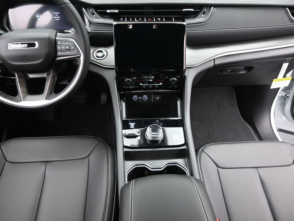 2025 Jeep Grand Cherokee L photo 11