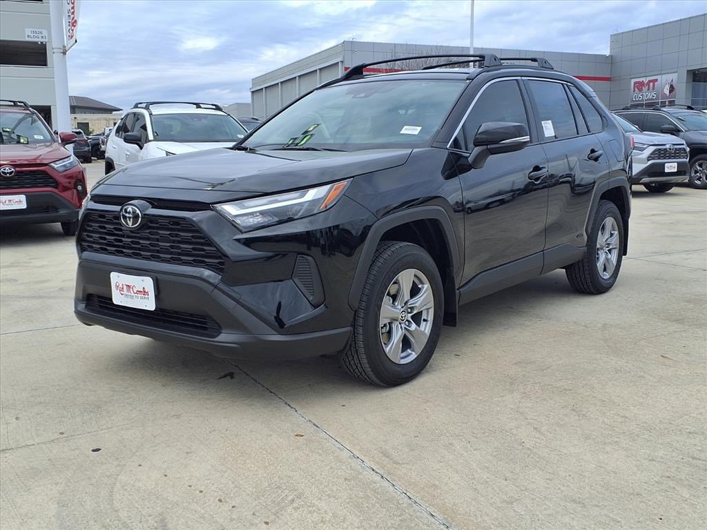 2025 Toyota RAV4 XLE's photo